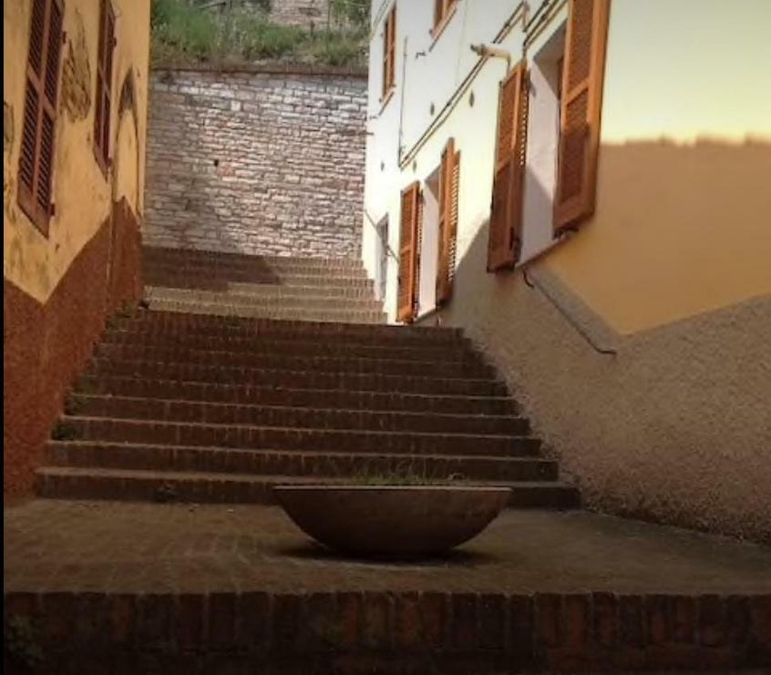 Casa Leo Appartement Fossombrone Buitenkant foto