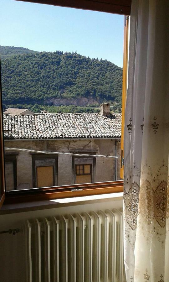 Casa Leo Appartement Fossombrone Buitenkant foto